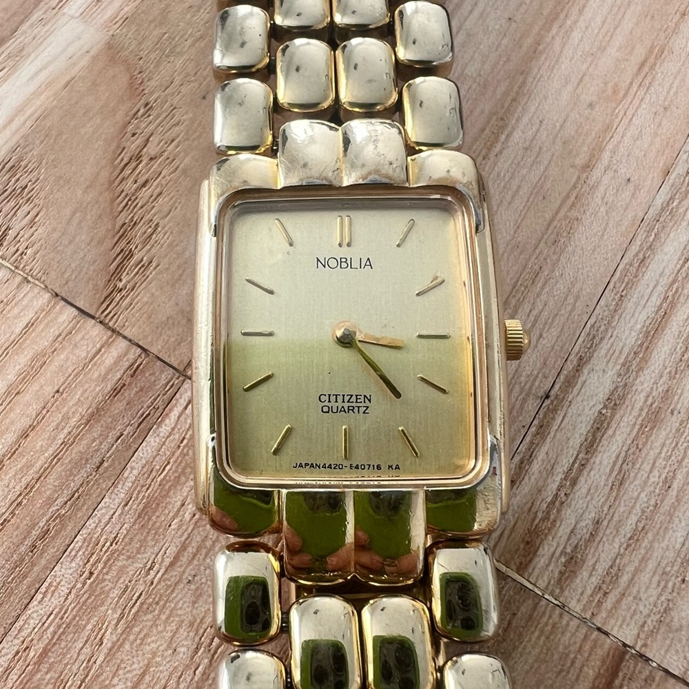 Noblia citizen Quartz ladies gold tone bracelet watch NEW BATTERY